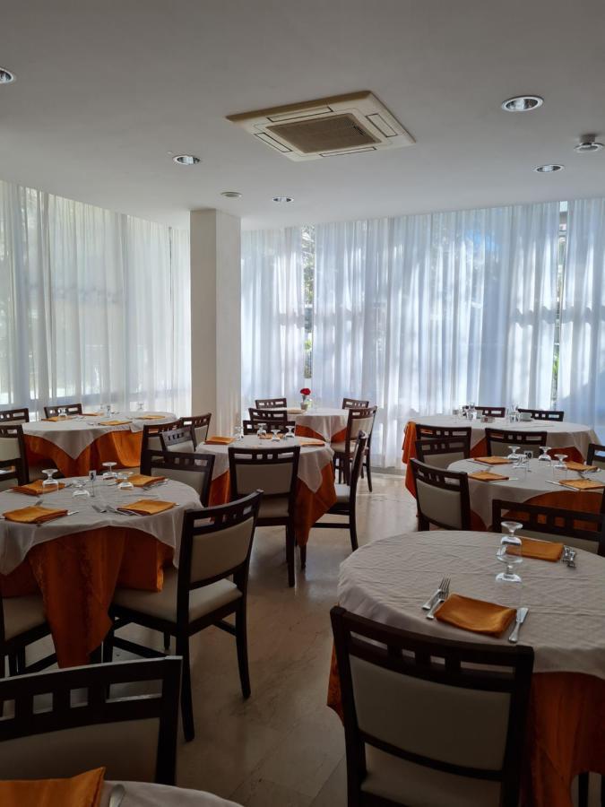 רימיני Hotel Marconi Miramare מראה חיצוני תמונה