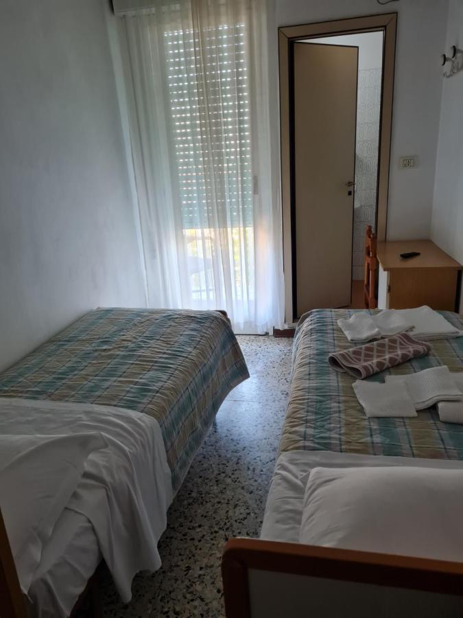 רימיני Hotel Marconi Miramare מראה חיצוני תמונה