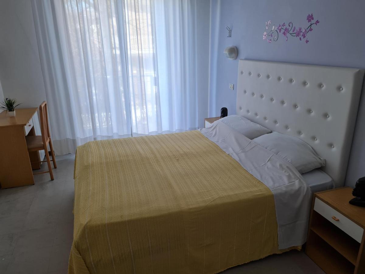 רימיני Hotel Marconi Miramare מראה חיצוני תמונה