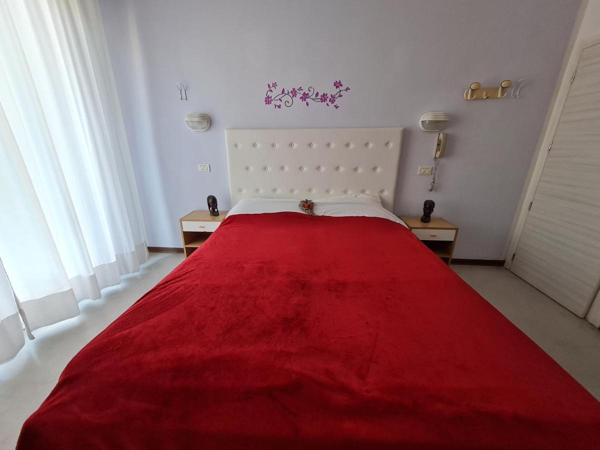 רימיני Hotel Marconi Miramare מראה חיצוני תמונה