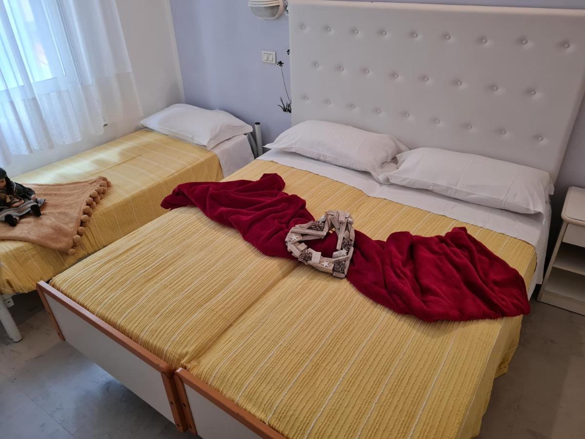 רימיני Hotel Marconi Miramare מראה חיצוני תמונה