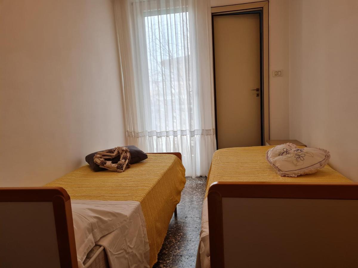 רימיני Hotel Marconi Miramare מראה חיצוני תמונה