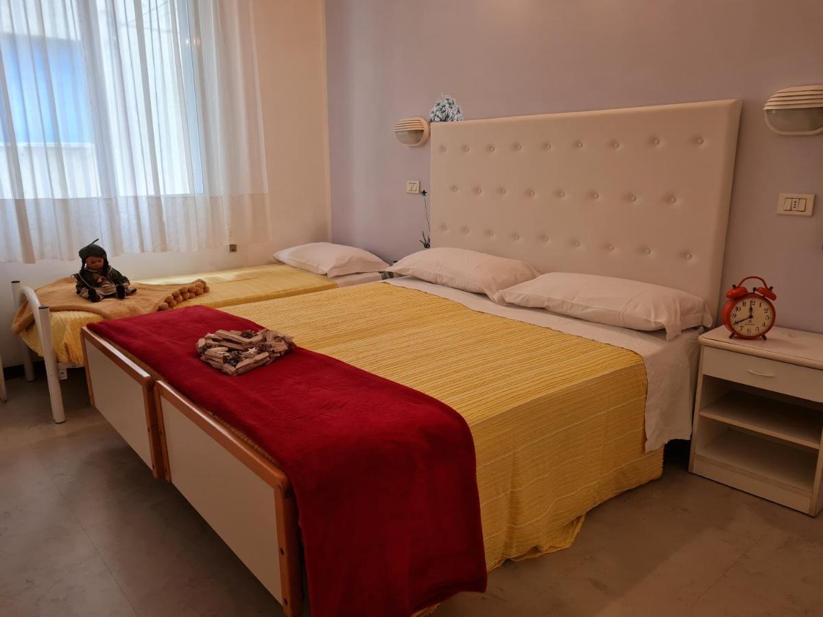 רימיני Hotel Marconi Miramare מראה חיצוני תמונה