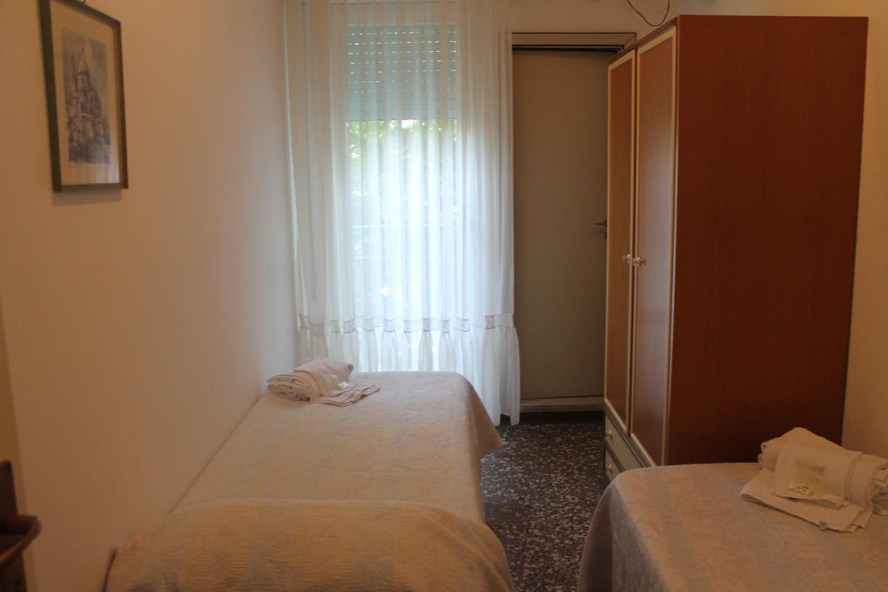 רימיני Hotel Marconi Miramare מראה חיצוני תמונה