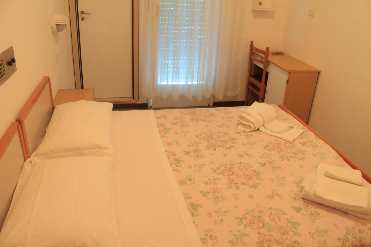 רימיני Hotel Marconi Miramare מראה חיצוני תמונה